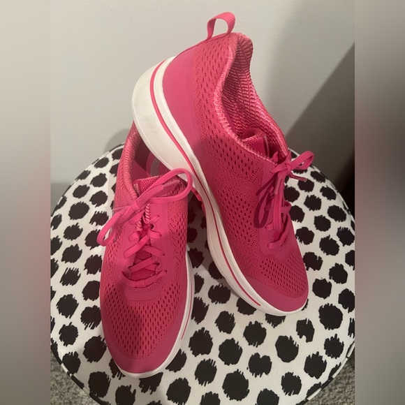 Skechers Performance Gowalk Arch fit motion Breeze Hot Pink Sneaker Tennis Shoe - Picture 2 of 9